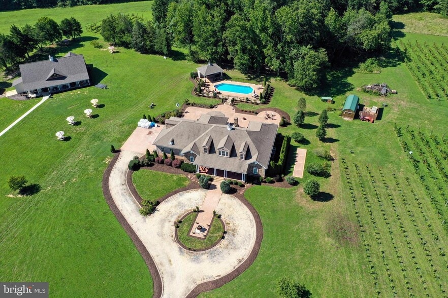 18185 Narrow Path Trl, Doswell, VA for sale - Primary Photo - Image 1 of 1