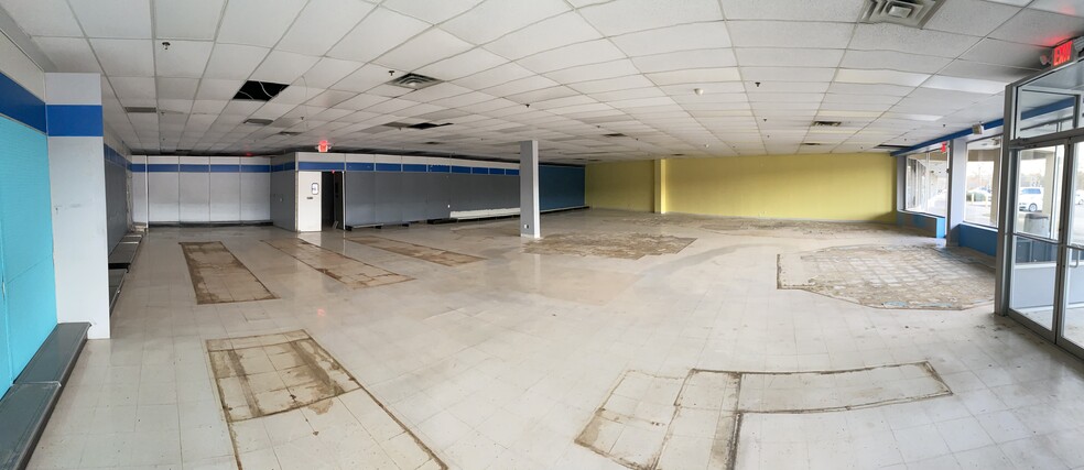 5640 Sunrise Hwy, Sayville, NY for lease - Interior Photo - Image 3 of 12