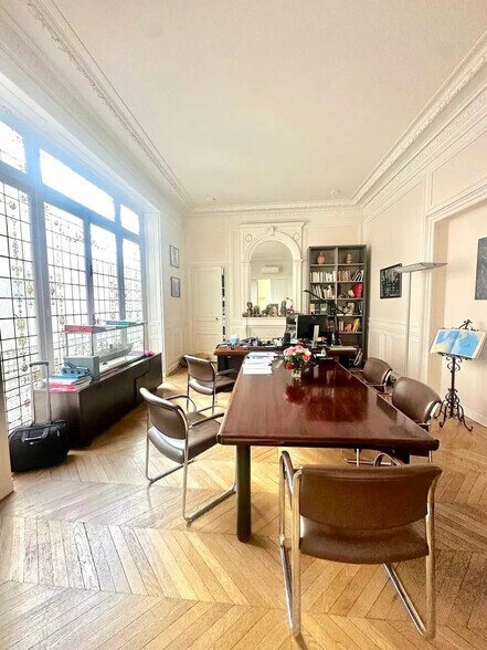 Office in Paris for lease - Interior Photo - Image 3 of 7