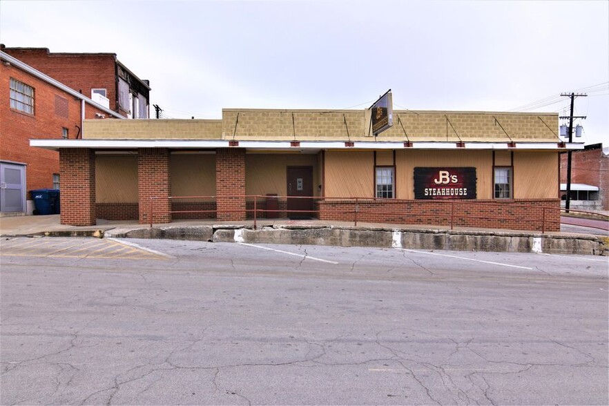 109 S Folger St, Carrollton, MO for sale - Building Photo - Image 2 of 15