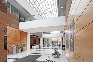 100 Westminster Tower - Pub