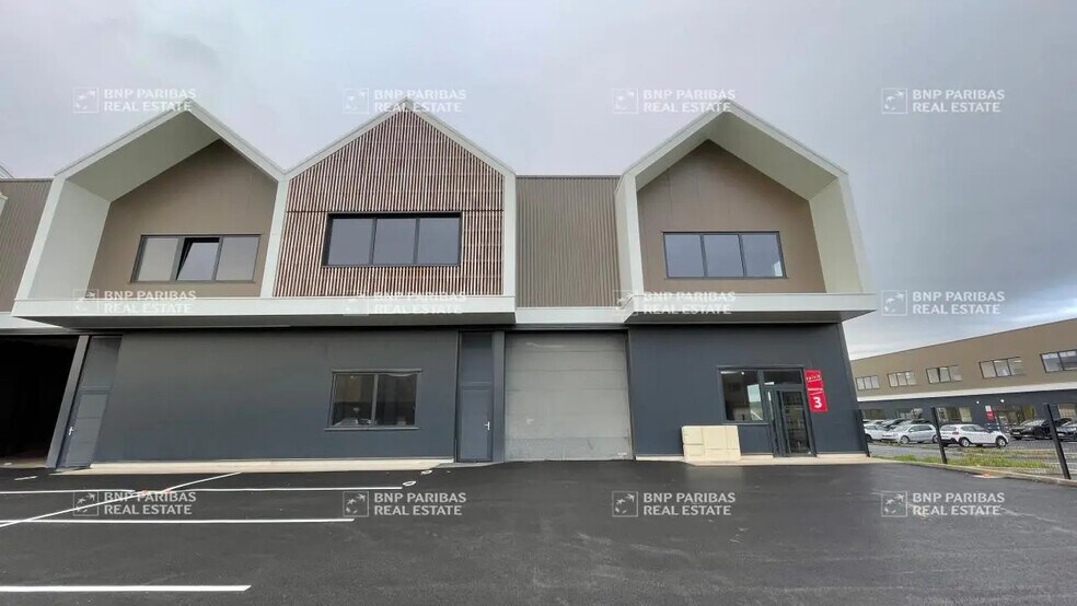 Flex in Flins-sur-Seine for sale - Building Photo - Image 3 of 8