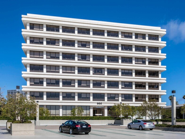 840 Newport Center Dr, Newport Beach, CA for lease - Building Photo - Image 2 of 16