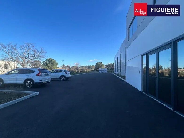 Flex in Saint-Estève-Janson for lease - Building Photo - Image 2 of 8