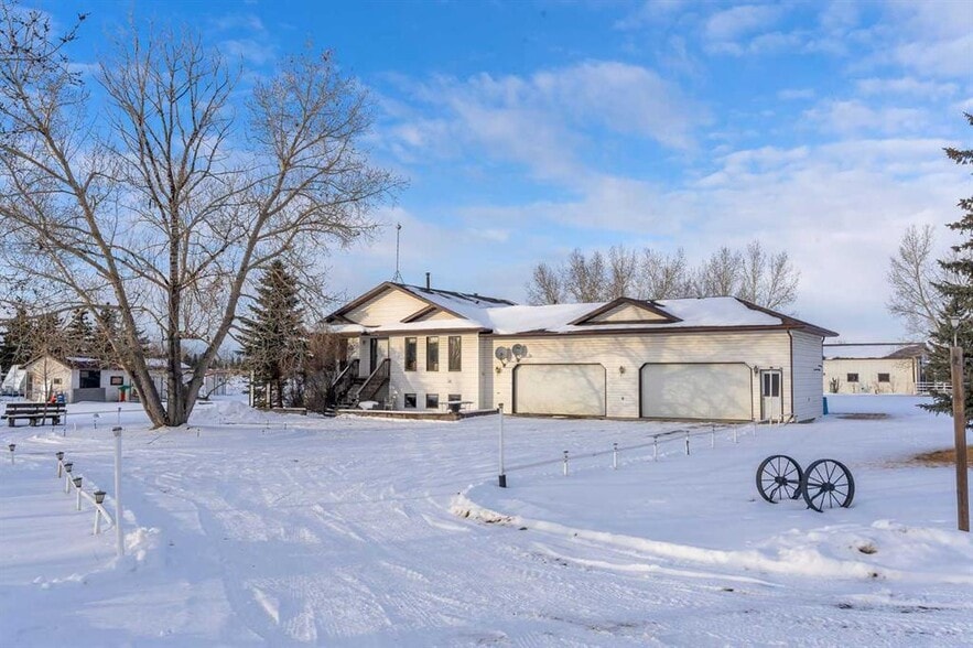 283058 Township Road 245a, Conrich, AB for sale - Primary Photo - Image 1 of 4