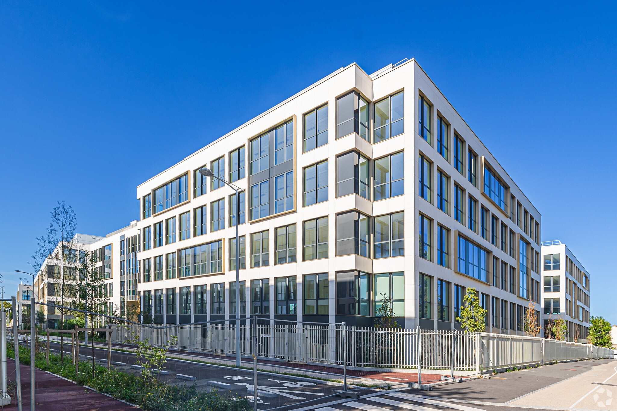 Office in Nanterre for lease Primary Photo- Image 1 of 5