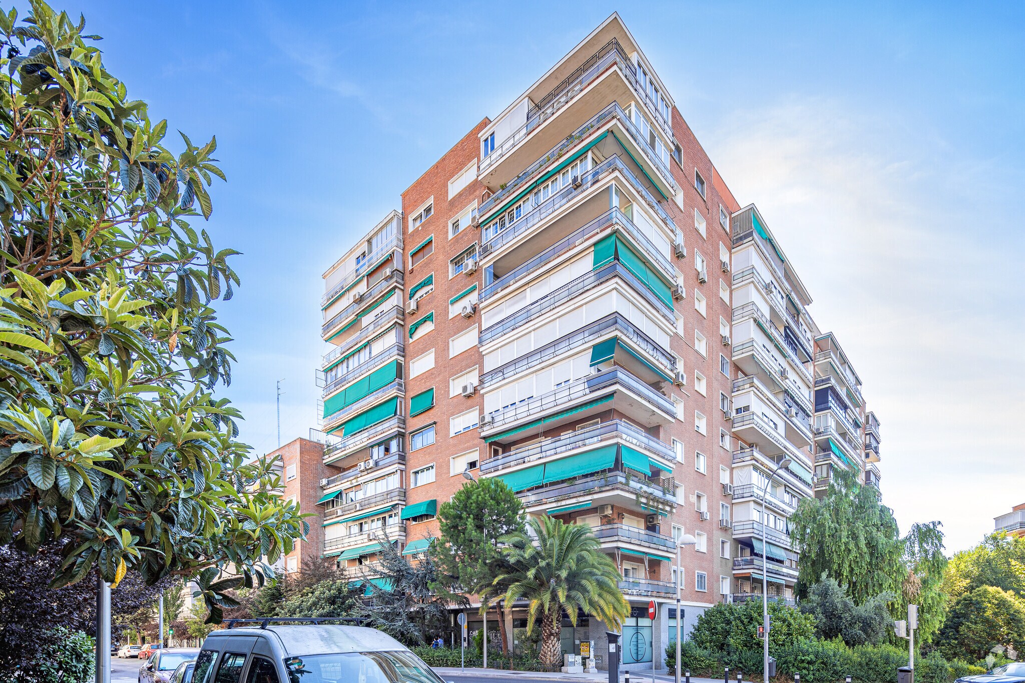 Avenida Bruselas, 40, Madrid, Madrid for sale Primary Photo- Image 1 of 1