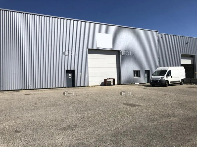 Flex in Brignais for lease - Building Photo - Image 1 of 6