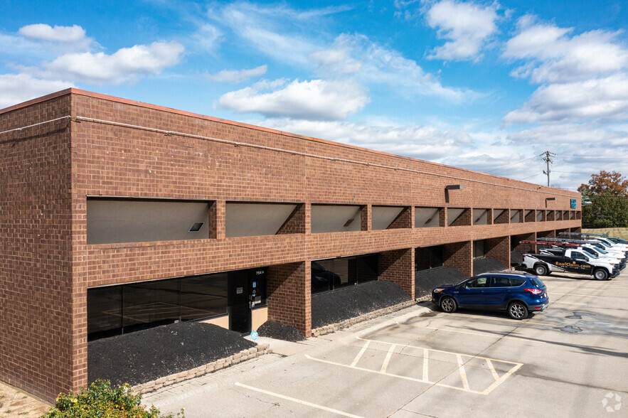 754 Cincinnati Batavia Pike, Cincinnati, OH for lease - Building Photo - Image 3 of 10