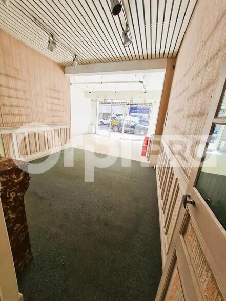Retail in Soissons for lease - Interior Photo - Image 2 of 5