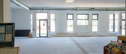 7 Maple Av, Smiths Falls, ON for lease Interior Photo- Image 2 of 2