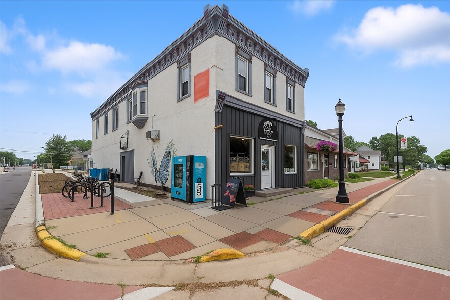 200 & 204 W Main St, Waunakee, WI for sale - Building Photo - Image 1 of 35