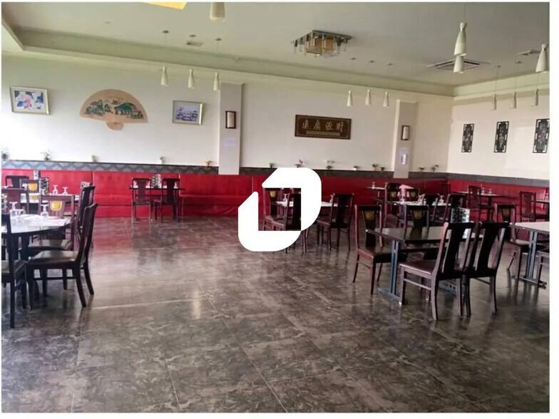 Retail in Brie-Comte-Robert for lease - Interior Photo - Image 2 of 4