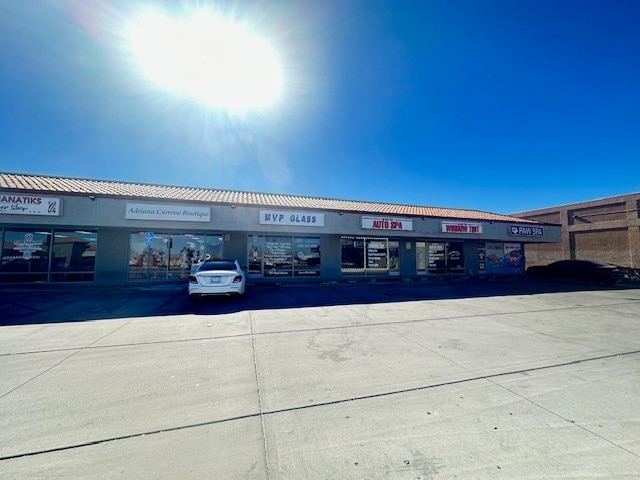 12051-12055 Mariposa Rd, Hesperia, CA for lease - Building Photo - Image 3 of 9