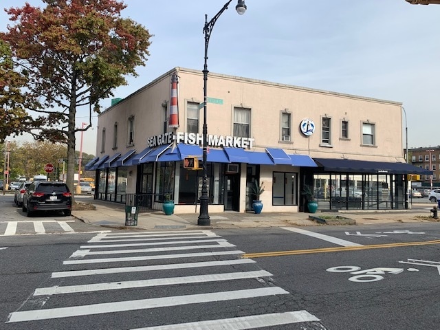 6429 Myrtle Ave, Glendale, NY for sale - Primary Photo - Image 1 of 1