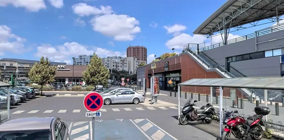 3 Rue Claude Debussy, Épinay-sur-Seine for lease - Building Photo - Image 2 of 4