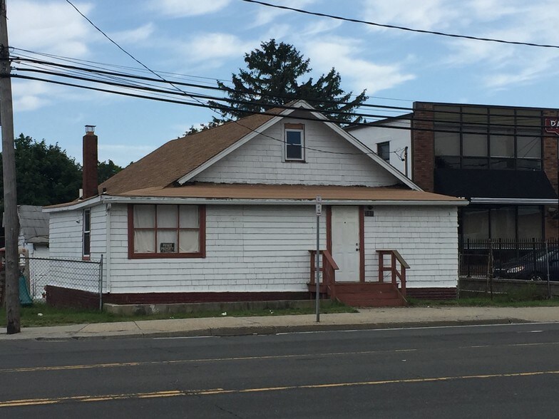 243 W Montauk Hwy, Lindenhurst, NY for sale - Primary Photo - Image 1 of 1