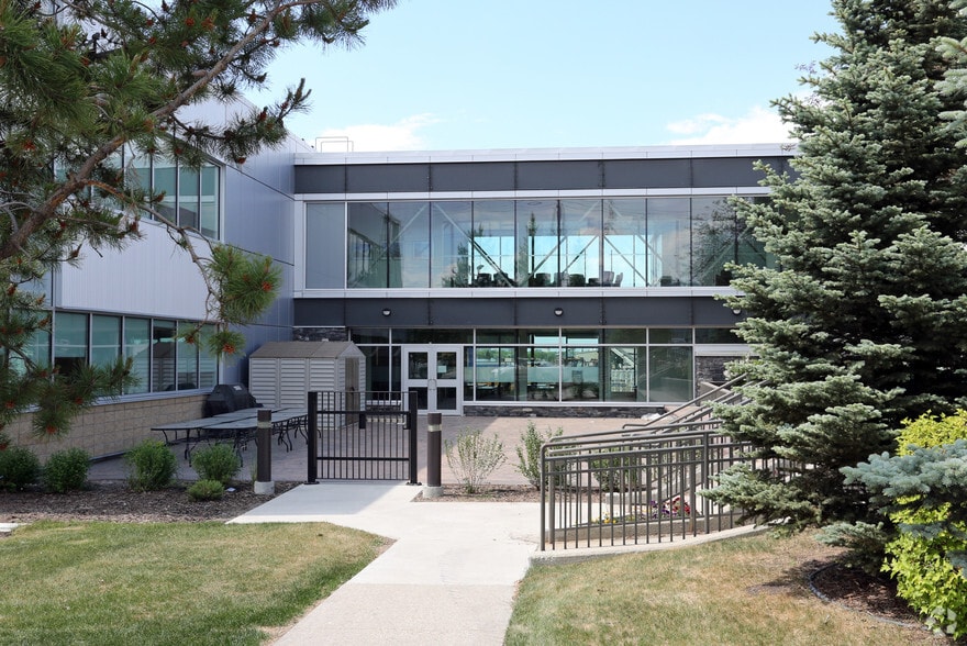 8404 Mcintyre Rd NW, Edmonton, AB for lease - Building Photo - Image 1 of 3