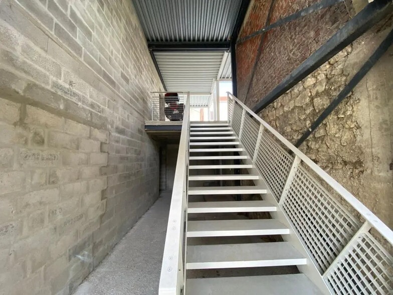 Office in Cachan for lease - Building Photo - Image 2 of 5