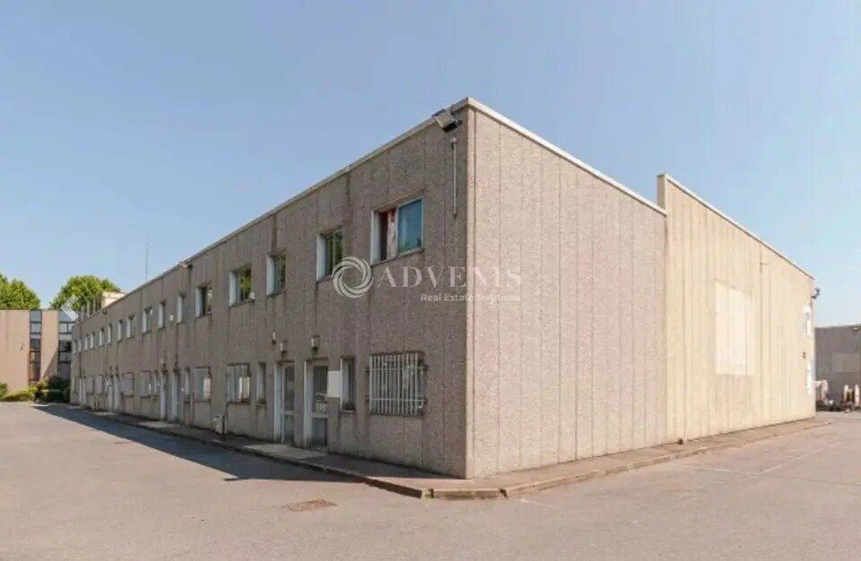 Office in Grigny for lease Building Photo- Image 1 of 2