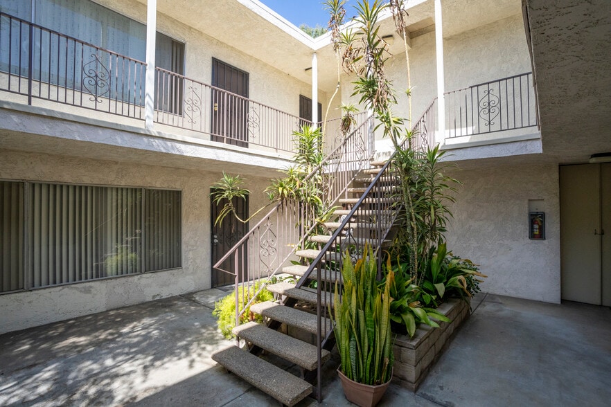 12756 Venice Blvd, Los Angeles, CA for sale - Building Photo - Image 3 of 19