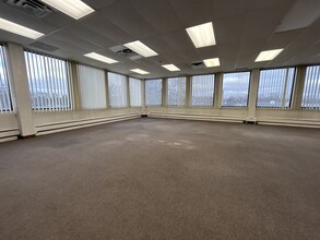 115 S Wilke Rd, Arlington Heights, IL for lease Interior Photo- Image 2 of 5