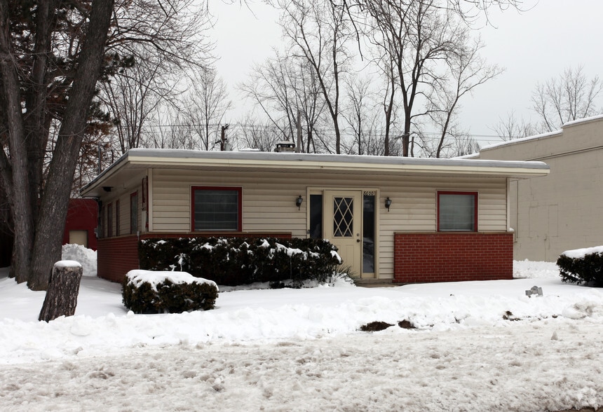 8604 Macomb St, Grosse Ile, MI for sale - Primary Photo - Image 1 of 1