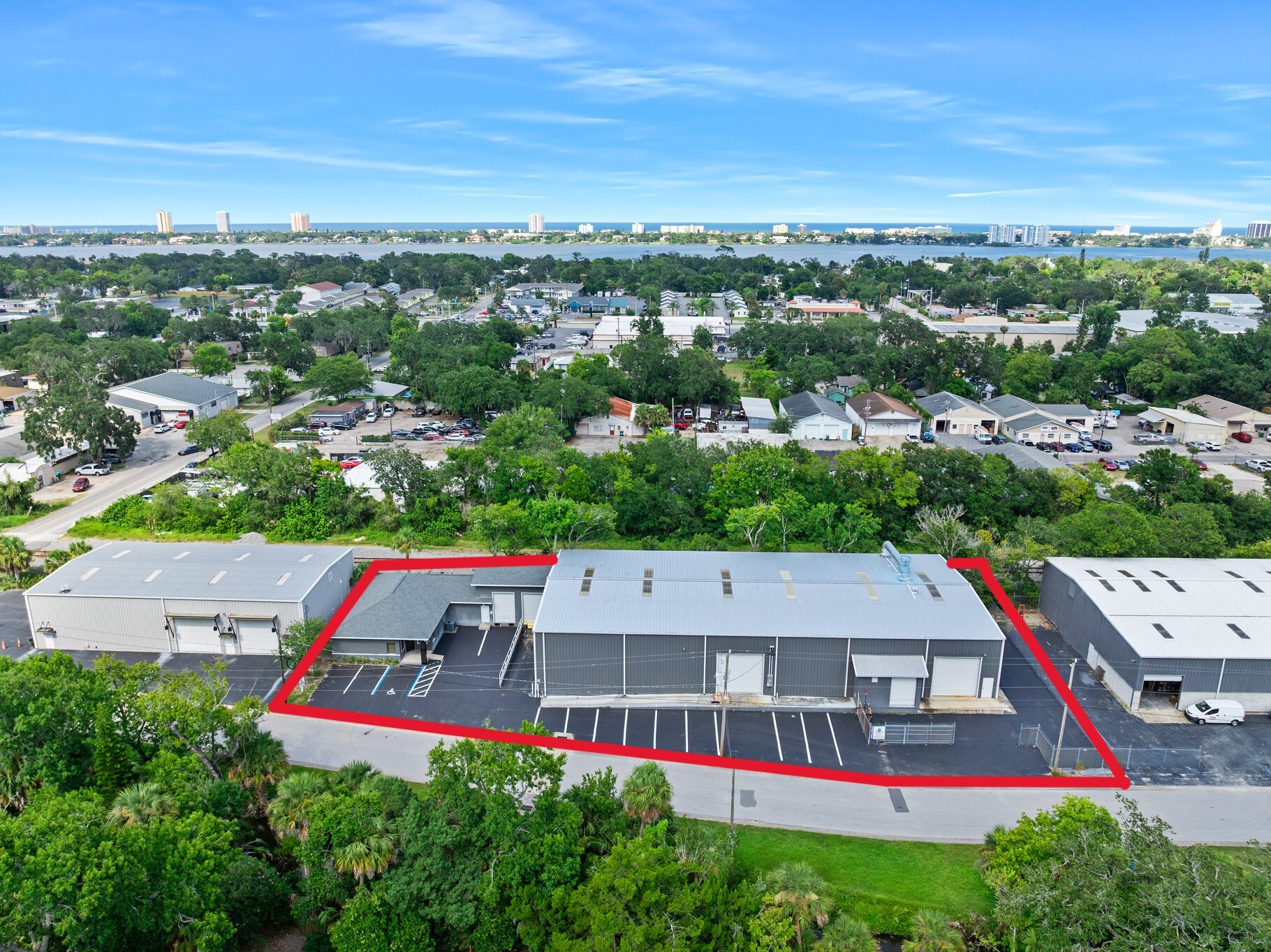 711 Commercial Dr, Daytona Beach, FL for lease Building Photo- Image 1 of 36