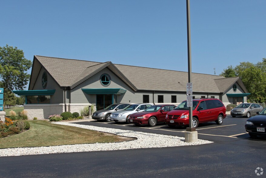 1515 S Green Bay Rd, Racine, WI for sale - Primary Photo - Image 1 of 20