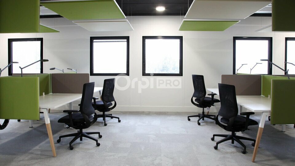 Office in Jurançon for lease Interior Photo- Image 1 of 7