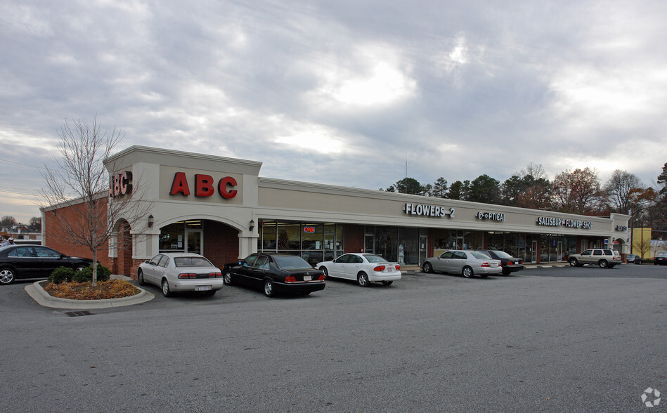 1818 W Innes St, Salisbury, NC for lease - Building Photo - Image 2 of 6