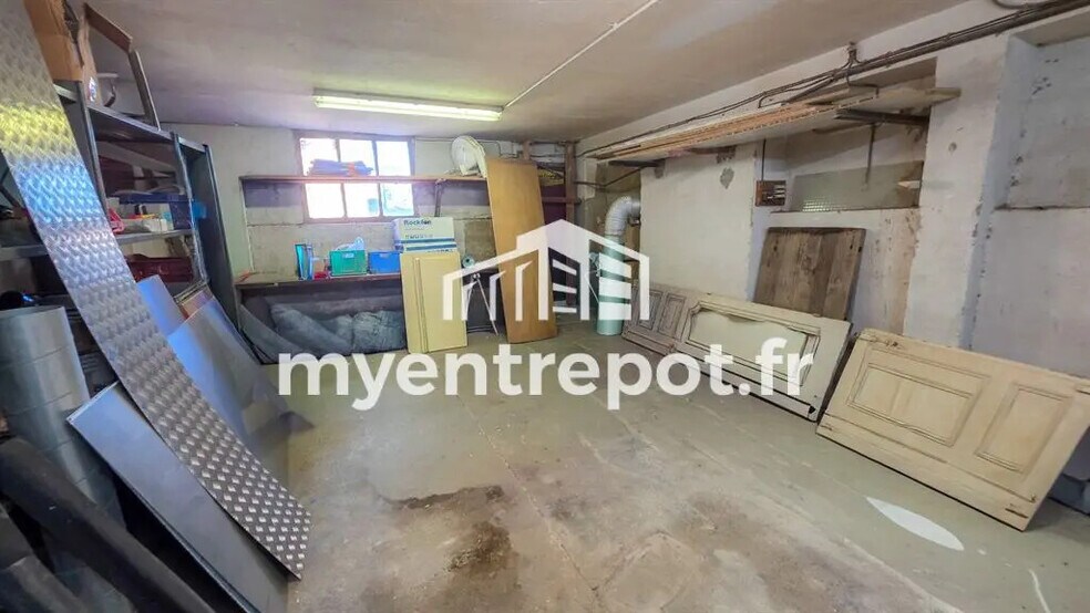 Flex in Marseille for sale - Building Photo - Image 1 of 5