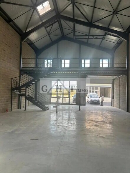 Industrial in Groslay for lease - Interior Photo - Image 2 of 4