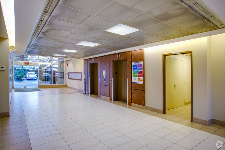 15127 100th Ave, Surrey, BC for lease - Lobby - Image 3 of 5