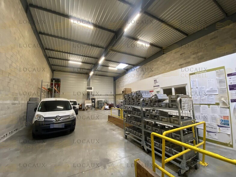 Flex in Saint-Brice-sous-Forêt for lease - Interior Photo - Image 3 of 8