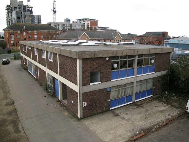 Petersfield Ave, Slough for lease - Building Photo - Image 2 of 2