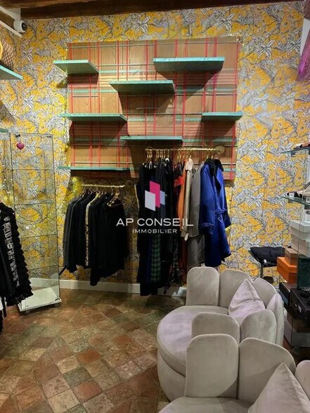 Flex in Versailles for lease - Building Photo - Image 2 of 10