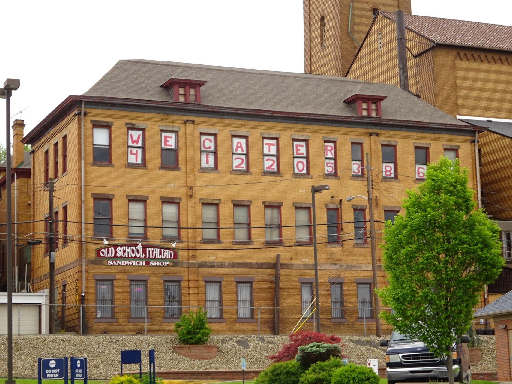 611 E 9th Ave, Munhall, PA for sale Primary Photo- Image 1 of 1