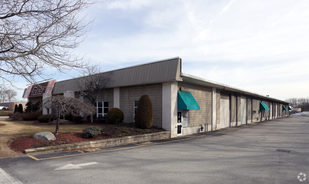 140 Comstock Pky, Cranston, RI for sale - Primary Photo - Image 1 of 1