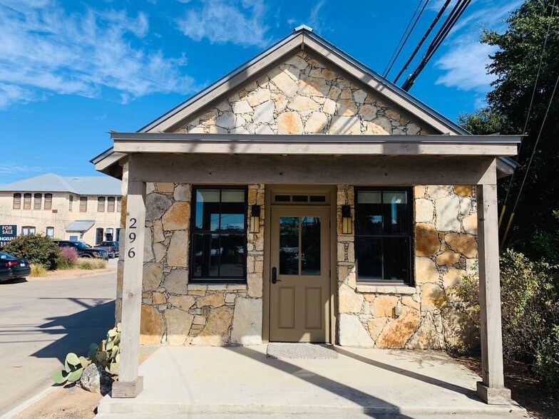 296 W Mercer St, Dripping Springs, TX for sale - Building Photo - Image 1 of 1