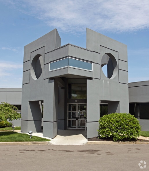 7211 N Main St, Dayton, OH for lease - Building Photo - Image 2 of 6