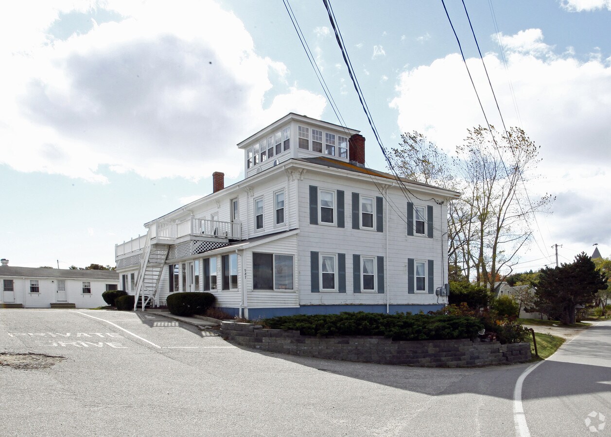 987 Popham Rd, Phippsburg, ME 04562