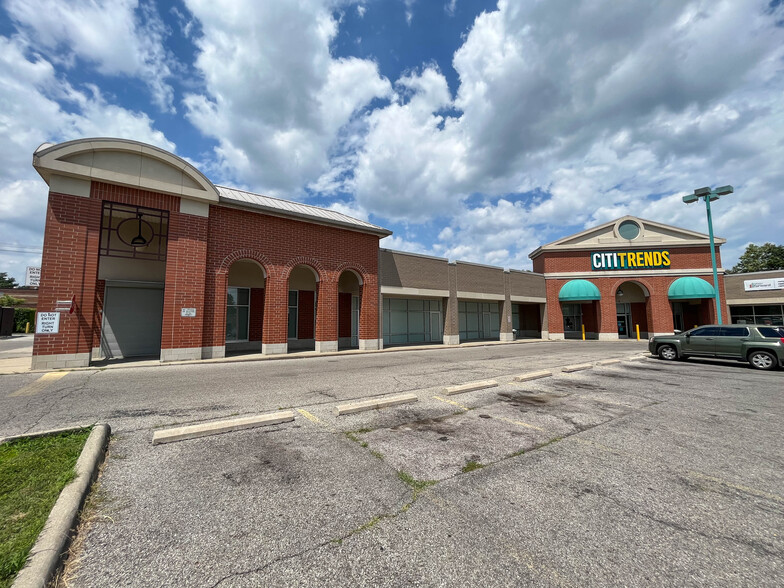 10519-10573 Saint Clair Ave, Cleveland, OH for lease - Building Photo - Image 1 of 7