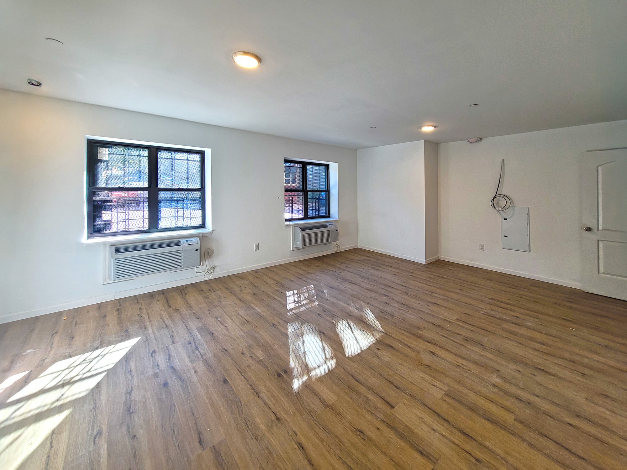 3923 Carpenter Ave, Bronx, NY for lease Interior Photo- Image 1 of 5