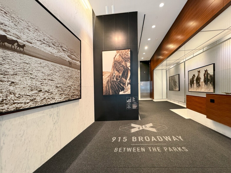 915 Broadway, New York, NY for lease - Lobby - Image 2 of 6