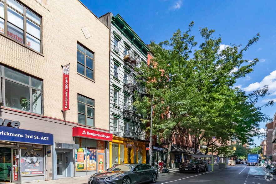 123 W Third St, New York, NY for lease - Building Photo - Image 1 of 12