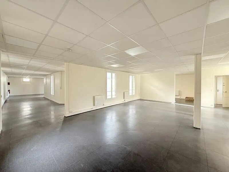 Location Bureaux 258 m² - Photo 1