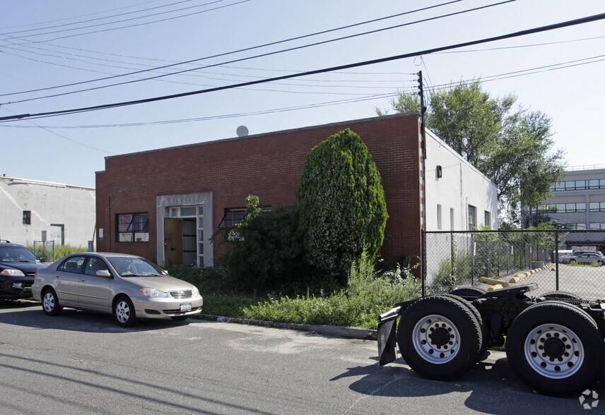 54 Brooklyn Ave, Westbury, NY for sale - Primary Photo - Image 1 of 1