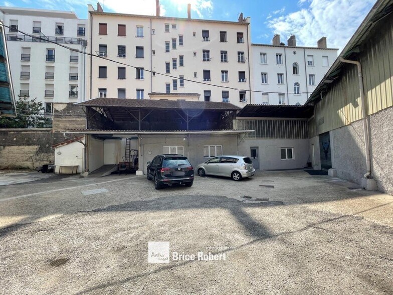 Flex in Lyon for lease - Building Photo - Image 2 of 10