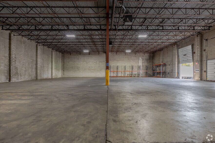 100 Peters Rd, Bloomfield, CT for sale - Primary Photo - Image 1 of 1